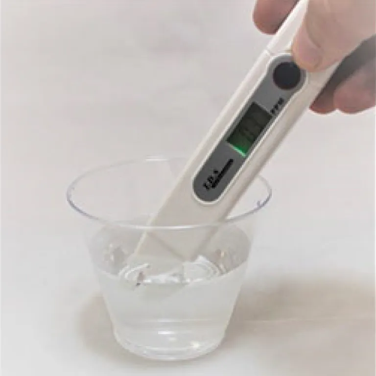 <p>Item Part: <strong>TDS</strong><br>Handheld TDS meter with pocket clip<br>Range: 0-2999 ppm<br>Accuracy: 1 ppm<br>Hold function keep measure even when tester is not in water<br>Automatic temperature compensation<br>Auto shut off (saves battery)<br>Back-light color indicator:<br>Green: &le; 40 ppm<br>Red: &gt; 40 ppm<br>Battery operated (3 V Lithium CR2032, included)<br>Dimension: 150 mm x 27 mm x 17 mm</p>